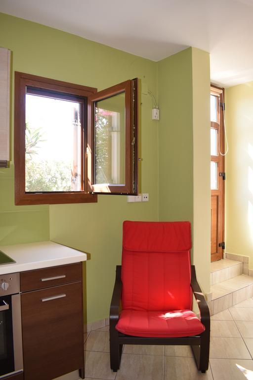 Petros Apartment Pachaina Екстер'єр фото